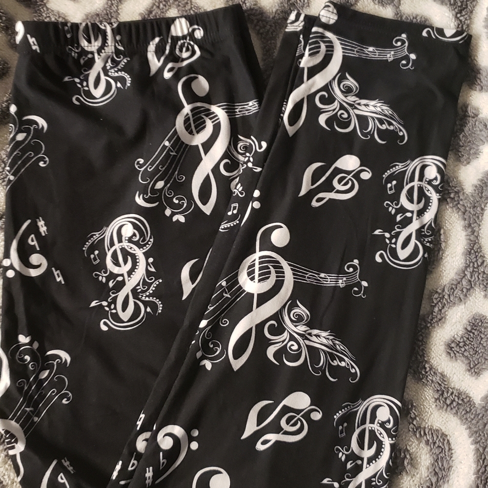 New leggings, music print